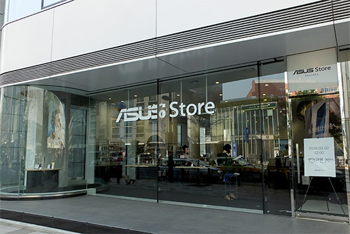 ASUSåסASUS Store Akasakaפ32˥ץƱҤǤȤߤԤŹݡ