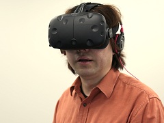 VR空間を歩ける自由度をもたらす「ルームスケールVR」はどこがどう凄いのか？　発売直前のHTC Viveを体験してきた