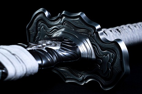 画像ギャラリー No.005のサムネイル画像 / 「NieR:Automata」2Bの剣「白の契約」を再現したスマート・トイ,予約受付を本日開始。斬撃音や2Bのセリフも楽しめる