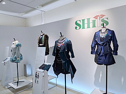 画像ギャラリー No.013のサムネイル画像 / 「アイドルマスター シャイニーカラーズ」の衣装展が，大丸東京店にて開催中。会期を通して計250着以上のライブ衣装を間近で観賞できる！