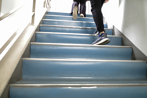 画像ギャラリー No.007のサムネイル画像 / リアルを走り,デジタルに手を振る「オンクレの中の人たち」。タイトーオンラインクレーンの基地に潜入し,中の人のお仕事に密着!