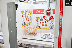 画像ギャラリー No.020のサムネイル画像 / リアルを走り,デジタルに手を振る「オンクレの中の人たち」。タイトーオンラインクレーンの基地に潜入し,中の人のお仕事に密着!