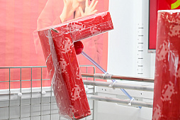 画像ギャラリー No.025のサムネイル画像 / リアルを走り,デジタルに手を振る「オンクレの中の人たち」。タイトーオンラインクレーンの基地に潜入し,中の人のお仕事に密着!