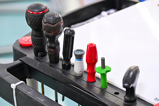 画像ギャラリー No.037のサムネイル画像 / リアルを走り,デジタルに手を振る「オンクレの中の人たち」。タイトーオンラインクレーンの基地に潜入し,中の人のお仕事に密着!