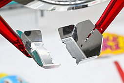 画像ギャラリー No.042のサムネイル画像 / リアルを走り,デジタルに手を振る「オンクレの中の人たち」。タイトーオンラインクレーンの基地に潜入し,中の人のお仕事に密着!