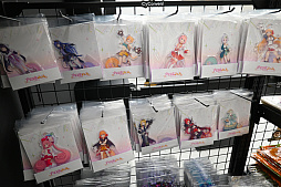 画像ギャラリー No.012のサムネイル画像 / 「ウマ娘」「グラブル」「シャドバWB」の専用商品も販売。Cygames作品のグッズを販売する“コンビニ風”店舗「CyConveni」,WACCA池袋に本日オープン