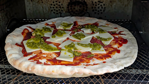 画像ギャラリー No.005のサムネイル画像 / 「Among us」の宇宙船内で食べられているピザを再現。俺のコラボカフェ:Menu 075