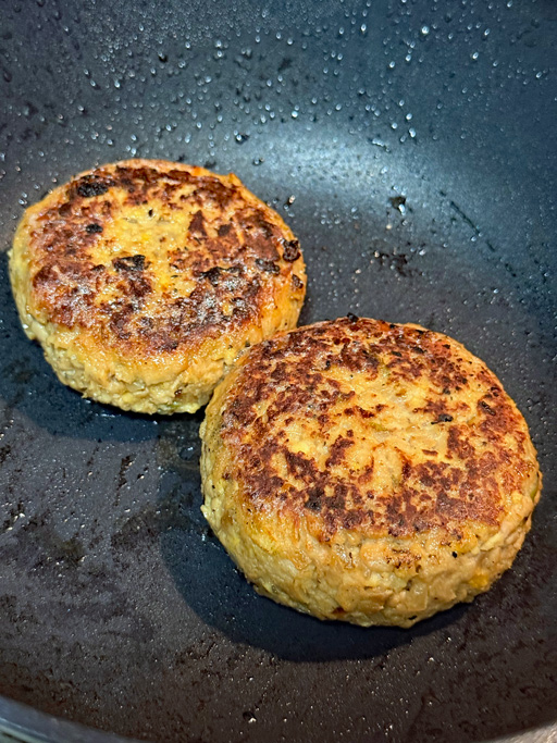 画像ギャラリー No.005のサムネイル画像 / 「マリオカートワールド」,ウシも食べている「ハンバーガー」を作る。俺のコラボカフェ:Menu 078