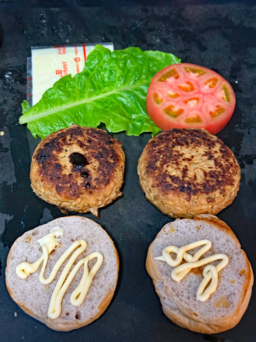 画像ギャラリー No.008のサムネイル画像 / 「マリオカートワールド」,ウシも食べている「ハンバーガー」を作る。俺のコラボカフェ:Menu 078