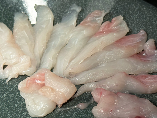 画像ギャラリー No.003のサムネイル画像 / 「METAL GEAR SOLID Δ: SNAKE EATER」 に出てくる伝説のツチノコよりもうまいかもしれない生き物を食べる。俺のコラボカフェ:Menu 080