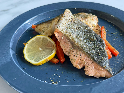 画像ギャラリー No.008のサムネイル画像 / 「ファイアーエムブレム 風花雪月」の食堂メニューは全部うまそうなので,「2種の魚のバター焼き」で味を検証。俺のコラボカフェ:Menu 081