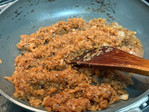 画像ギャラリー No.002のサムネイル画像 / 「葬送のフリーレン」の"戦士を労う特大ハンバーグ"をプロが本気で焼いてみた。俺のコラボカフェ：Menu 085