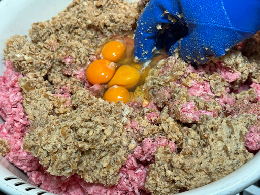 画像ギャラリー No.005のサムネイル画像 / 「葬送のフリーレン」の"戦士を労う特大ハンバーグ"をプロが本気で焼いてみた。俺のコラボカフェ：Menu 085