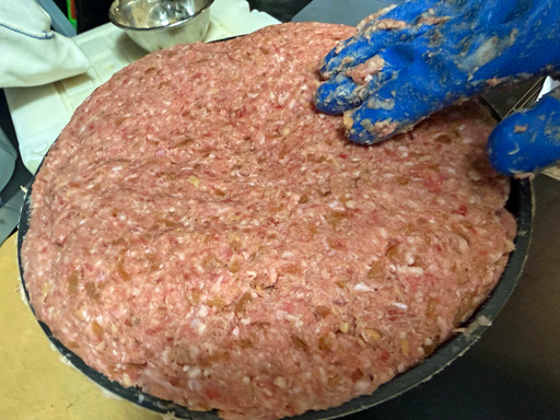 画像ギャラリー No.006のサムネイル画像 / 「葬送のフリーレン」の"戦士を労う特大ハンバーグ"をプロが本気で焼いてみた。俺のコラボカフェ：Menu 085