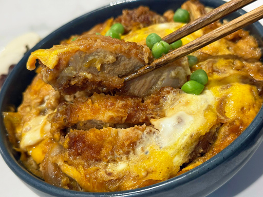 画像ギャラリー No.008のサムネイル画像 / 「文豪とアルケミスト」，永井荷風が愛したカツ丼を再現。俺のコラボカフェ：Menu 086