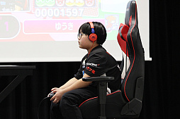 画像ギャラリー No.011のサムネイル画像 / 「ぷよぷよグランプリ 2025 ファイナル」会場レポート。台頭著しい若手を制し,7年ぶりの栄冠を勝ち取ったのはdelta選手。壇上の涙は感動を誘った