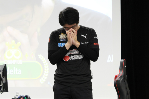 画像ギャラリー No.013のサムネイル画像 / 「ぷよぷよグランプリ 2025 ファイナル」会場レポート。台頭著しい若手を制し,7年ぶりの栄冠を勝ち取ったのはdelta選手。壇上の涙は感動を誘った