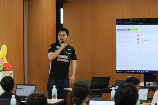 画像ギャラリー No.004のサムネイル画像 / 「ぷよぷよ」とオタフクソース,異色のコラボを夏休みの親子が体験。「ソース×ソースコードを学ぶ! プログラミング&お好み焼教室」開催