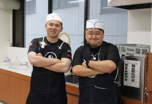 画像ギャラリー No.009のサムネイル画像 / 「ぷよぷよ」とオタフクソース,異色のコラボを夏休みの親子が体験。「ソース×ソースコードを学ぶ! プログラミング&お好み焼教室」開催