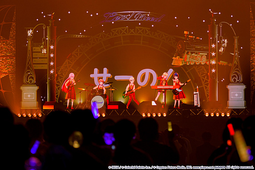 画像ギャラリー No.002のサムネイル画像 / 「プロジェクトセカイ」5周年を記念した3DCGライブをレポート。初音ミクや巡音ルカ，作中に登場する音楽ユニットのメンバーが等身大の姿で歌う！