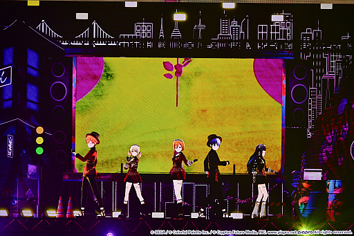 画像ギャラリー No.007のサムネイル画像 / 「プロジェクトセカイ」5周年を記念した3DCGライブをレポート。初音ミクや巡音ルカ，作中に登場する音楽ユニットのメンバーが等身大の姿で歌う！