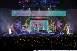 画像ギャラリー No.014のサムネイル画像 / 「プロジェクトセカイ」5周年を記念した3DCGライブをレポート。初音ミクや巡音ルカ，作中に登場する音楽ユニットのメンバーが等身大の姿で歌う！