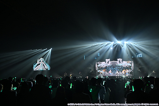 画像ギャラリー No.024のサムネイル画像 / 「プロジェクトセカイ」5周年を記念した3DCGライブをレポート。初音ミクや巡音ルカ，作中に登場する音楽ユニットのメンバーが等身大の姿で歌う！