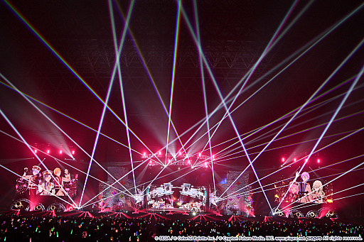 画像ギャラリー No.028のサムネイル画像 / 「プロジェクトセカイ」5周年を記念した3DCGライブをレポート。初音ミクや巡音ルカ，作中に登場する音楽ユニットのメンバーが等身大の姿で歌う！