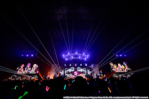 画像ギャラリー No.029のサムネイル画像 / 「プロジェクトセカイ」5周年を記念した3DCGライブをレポート。初音ミクや巡音ルカ，作中に登場する音楽ユニットのメンバーが等身大の姿で歌う！