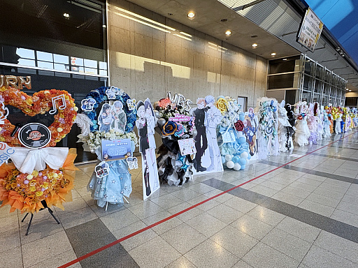 画像ギャラリー No.031のサムネイル画像 / 「プロジェクトセカイ」5周年を記念した3DCGライブをレポート。初音ミクや巡音ルカ，作中に登場する音楽ユニットのメンバーが等身大の姿で歌う！