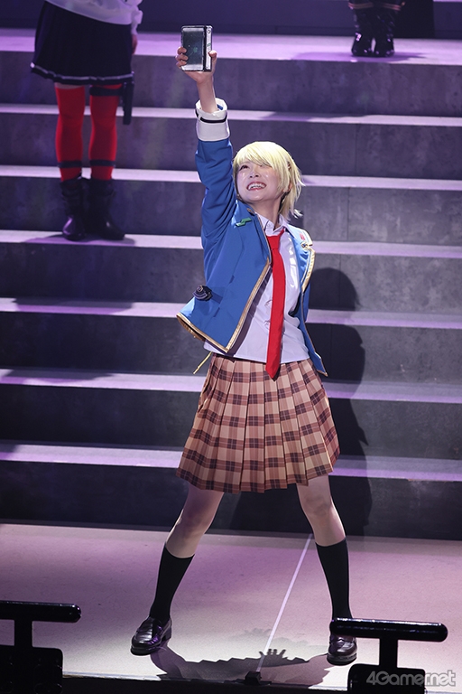 画像ギャラリー No.005のサムネイル画像 / 「舞台『ヘブンバーンズレッド』」には,笑い,涙,アクションに生歌唱&生演奏まで――作品の魅力すべてが詰まっていた