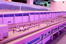 画像ギャラリー No.032のサムネイル画像 / 約2.5cmのミニチュアサイズになったセラフ部隊を見つけ出せ！　「ヘブバン」×「スモールワールズ」コラボレポート