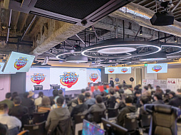 画像ギャラリー No.001のサムネイル画像 / 「NGS」オフイベ「アークスフレンドシップキャラバン 東京会場」レポート。エキシビションには声優の会 一太郎さんや西尾夕香さんらが出場