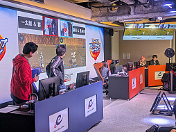 画像ギャラリー No.041のサムネイル画像 / 「NGS」オフイベ「アークスフレンドシップキャラバン 東京会場」レポート。エキシビションには声優の会 一太郎さんや西尾夕香さんらが出場