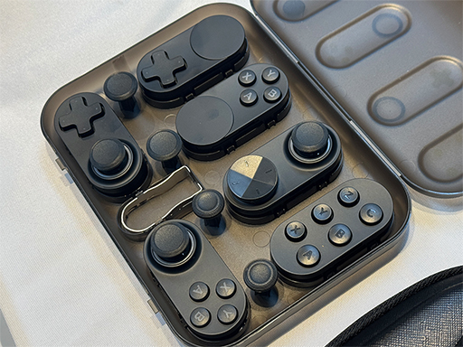 画像ギャラリー No.004のサムネイル画像 / モジュール式ゲームパッド採用で好みのレイアウトに変更可能な携帯型ゲームPC「AYANEO 3」の予約受付が始まる