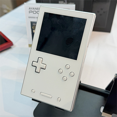 ²èÁü¥®¥ã¥é¥ê¡¼ No.001¤Î¥µ¥à¥Í¥¤¥ë²èÁü / ¥²¡¼¥à¥Ü¡¼¥¤É÷¤Î¤ª¤·¤ã¤ì¤Ê½Ä·¿Android¥²¡¼¥àµ¡¡ÖAYANEO Pocket VERT¡×¤Î¹ñÆâͽÌ󤬥¹¥¿¡¼¥È