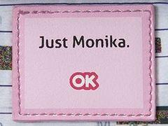“Just Monika.”のタグが内装に。「ドキドキ文芸部！」の腕時計やトートバッグ，長財布が成約型受注商品として登場
