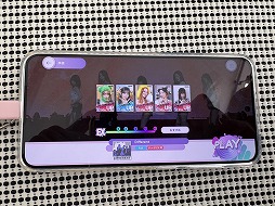 ���������꡼ No.004�Υ���ͥ������ / LE SSERAFIM�ο��ʡ�DIFFERENT�פ��θ��Ǥ��롣�������ޥ����ѡ����꡼�ʤΥ饤�ֲ��ˡ�Rhythm Hive�ץץ쥤�������3���ָ���Ÿ��