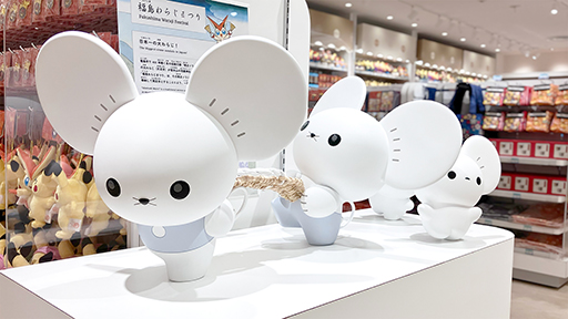 画像ギャラリー No.002のサムネイル画像 / ポケモンセンタートウホクがリニューアルオープン。オーガポン,ビクティニがお出迎え。記念グッズをオンラインで販売中