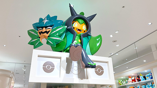 画像ギャラリー No.004のサムネイル画像 / ポケモンセンタートウホクがリニューアルオープン。オーガポン,ビクティニがお出迎え。記念グッズをオンラインで販売中