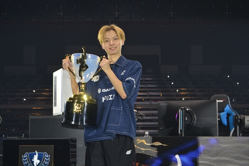 画像ギャラリー No.007のサムネイル画像 / ［インタビュー］プロ1年目にして大躍進。さはら選手が「カプコンカップ12」を制し，最強の称号と100万ドルを獲得。優勝直後の心境を語ってもらった