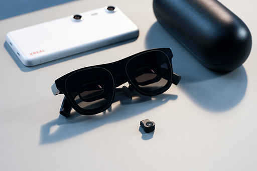 画像ギャラリー No.005のサムネイル画像 / サングラス型ディスプレイで「空間ディスプレイ」が可能になる小型カメラ「XREAL Eye」の国内発売決定。予約受付は本日開始