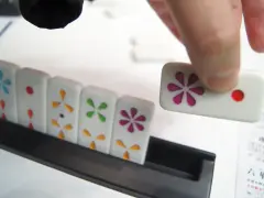 2023秋の注目作「六華」をプレイ。“上下”があるドミノ牌を使って3種類の役の成立を目指す，麻雀風モダン伝統ゲーム