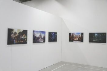 画像ギャラリー No.035のサムネイル画像 / グラブル,ウマ娘,シャドバなど6タイトルの厳選した背景アートを楽しめる「Cygames背景美術展 2024-2025」,東京・武蔵野美術大学で開催中