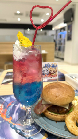 画像ギャラリー No.019のサムネイル画像 / 「Shadowverse: Worlds Beyond」初のコラボカフェ開催。心躍るコラボメニューとグッズの数々をレポート