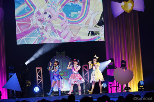 画像ギャラリー No.002のサムネイル画像 / 総勢30名のアイドルが夢の共演! 「ひみつのアイプリ×プリパラ」パワフル&ハートフルなライブをレポート