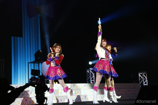 画像ギャラリー No.005のサムネイル画像 / 総勢30名のアイドルが夢の共演! 「ひみつのアイプリ×プリパラ」パワフル&ハートフルなライブをレポート