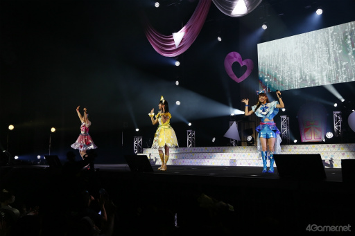 画像ギャラリー No.026のサムネイル画像 / 総勢30名のアイドルが夢の共演! 「ひみつのアイプリ×プリパラ」パワフル&ハートフルなライブをレポート