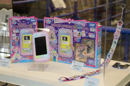 画像ギャラリー No.024のサムネイル画像 / 2m超の特大ムギちゃんやステージイベントで大盛り上がり! 「アイプリワールド2025」をレポート