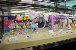 画像ギャラリー No.026のサムネイル画像 / 2m超の特大ムギちゃんやステージイベントで大盛り上がり! 「アイプリワールド2025」をレポート